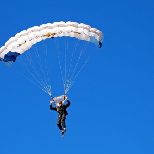 官方娱乐平台-浓眉哥G2回归赛场，英雄归来，却难阻连败引热议，英雄归来难救主